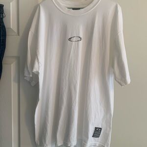 Men’s Oakley T-Shirt White. Size XL